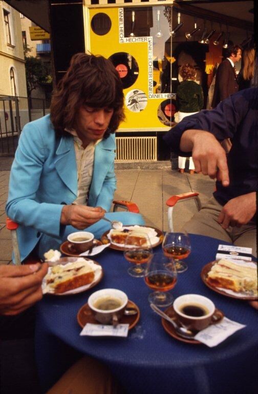 Mick Jagger, ganz jung, beim Schlemmen in Schwabing.
Foto: Bubi Heilemann