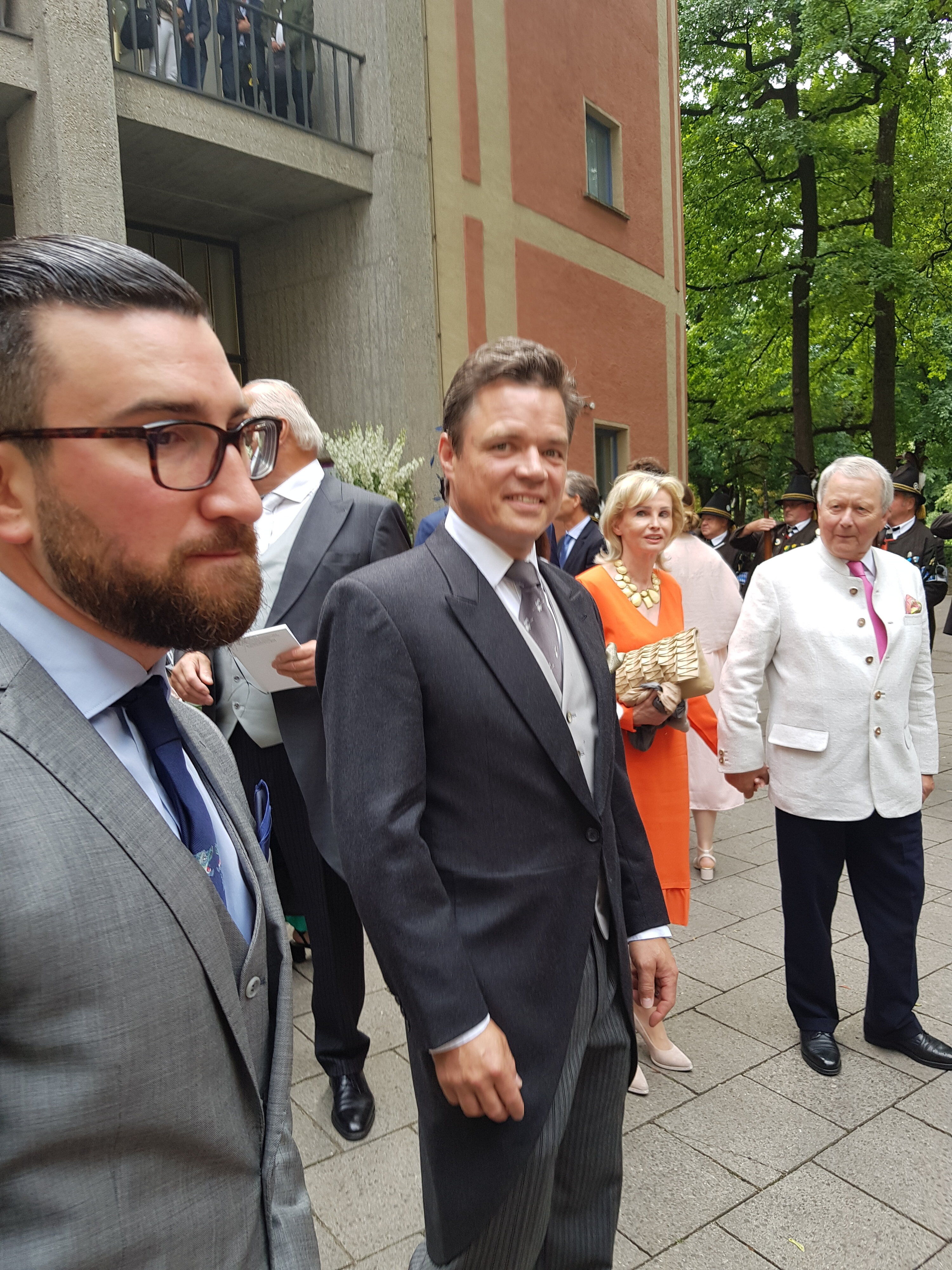 Illustre "Trauzeugen" der Gauweiler-Hochzeit: Hofjuwelier Max Heiden (motte) und Sportwagen-Hersteller Wolfgang Porsche und seine Lebensgefährtin Claudia Hübner.