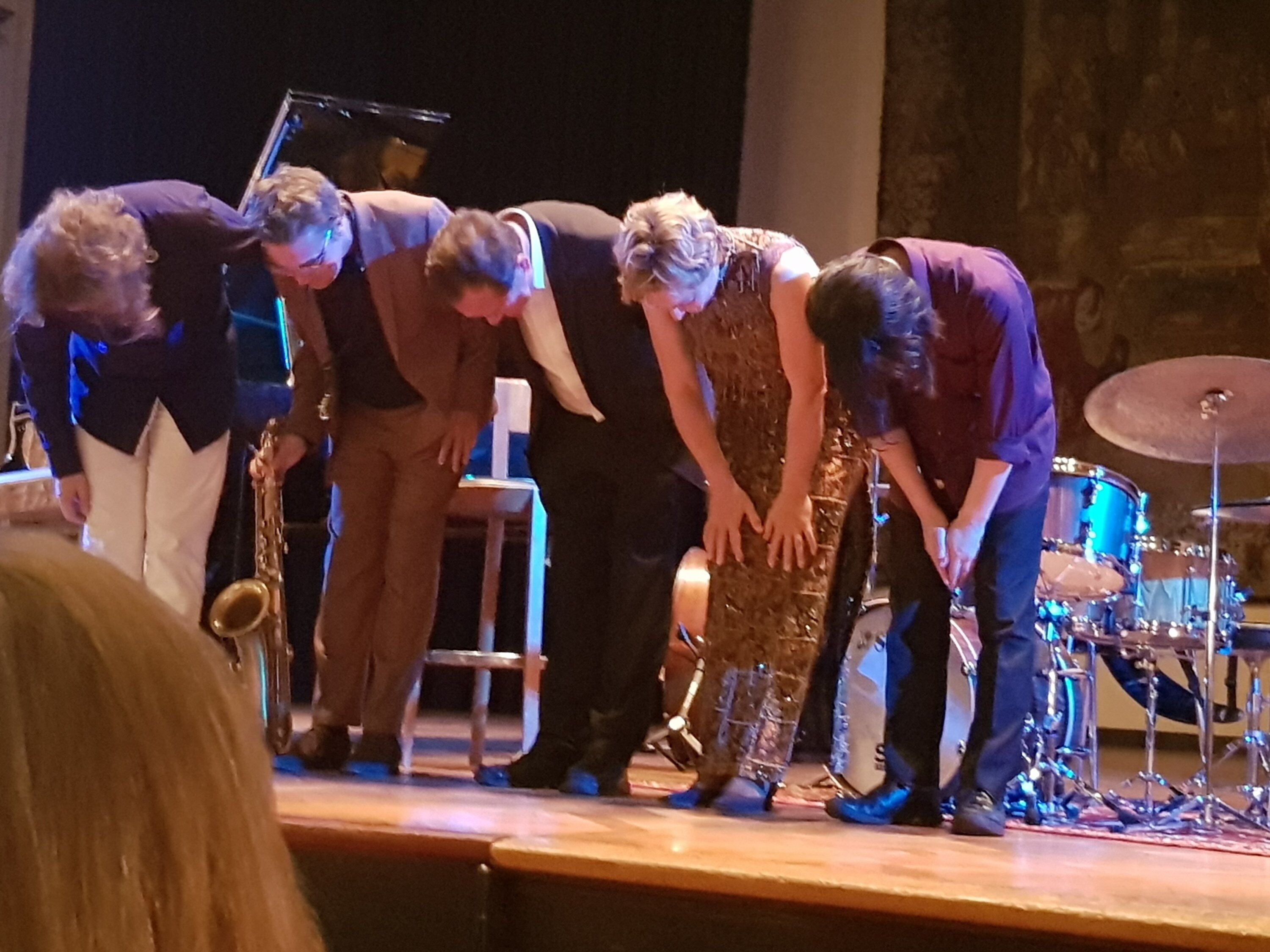 Die große Verbeugung: Max Geller und sein Ensemble.
