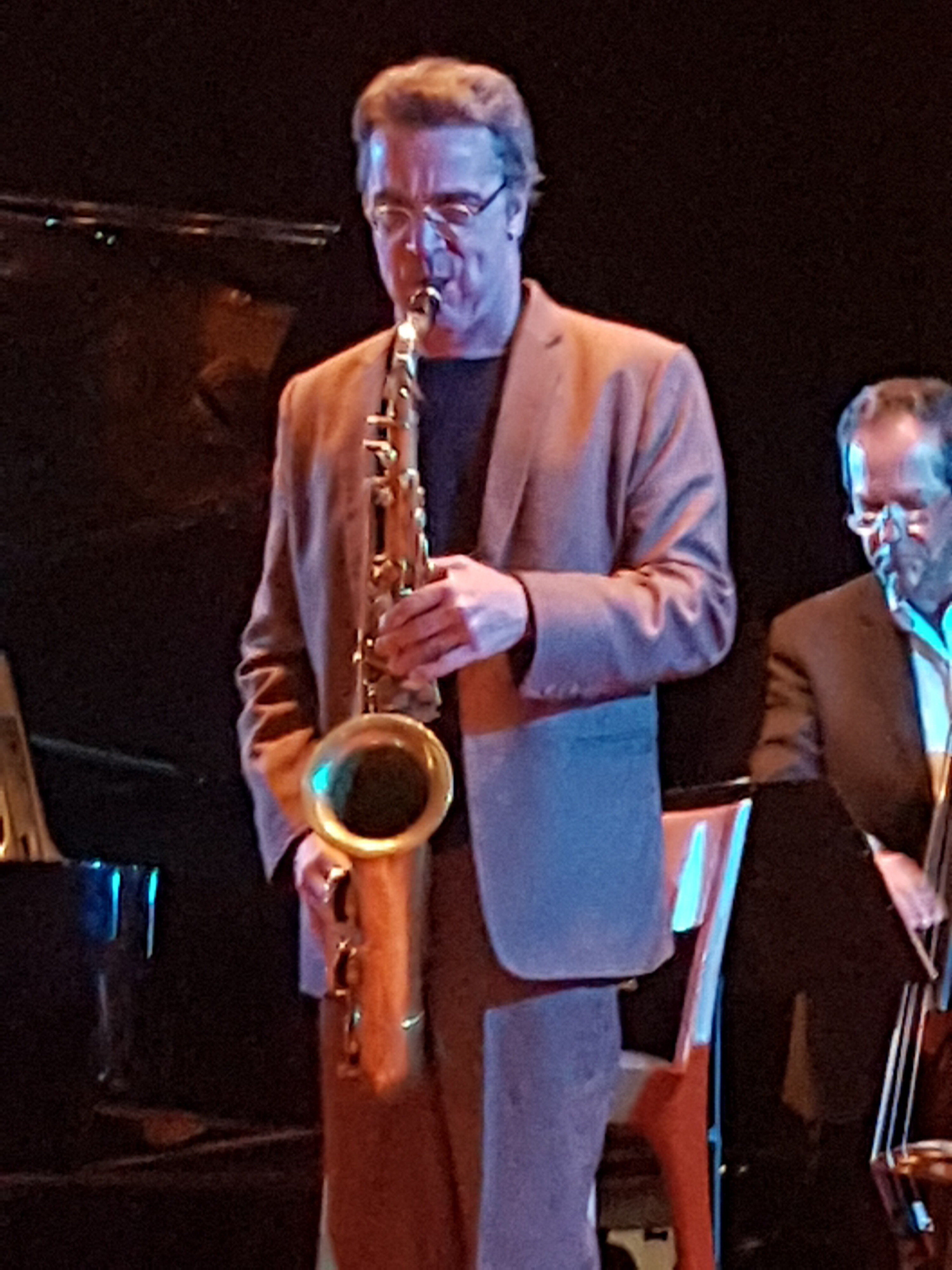 Er fängt sie alle mit seinem Saxophon: Max Geller