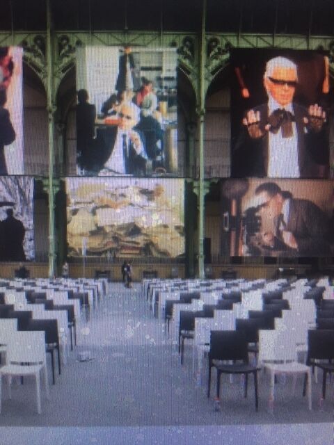 Mondäne Trauerfeier im Paris "Grand Palais", schwarz weiß - die Farben des verstorbenen Modeschöpfers Karls Lagerfeld.
