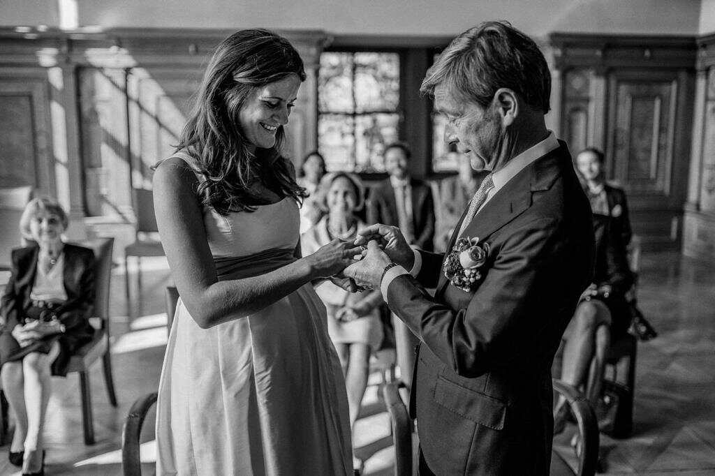 Der Ring darf nicht fehlen: Christian und Susanne. Der Ring darf nicht fehlen: Christian und Susanne.